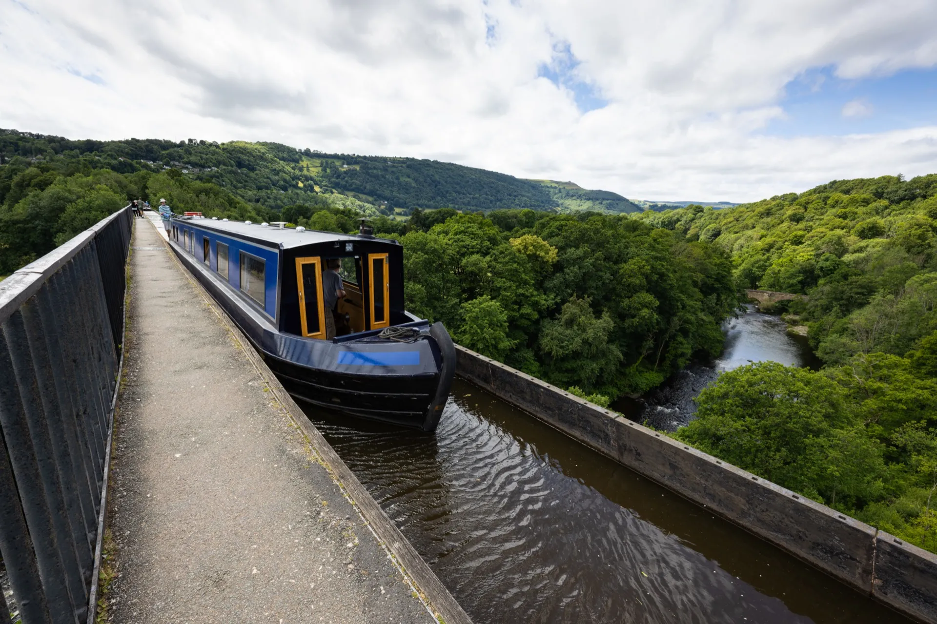 Long boat on Pontcysyllte Aqueduct - Snowdonia Wales